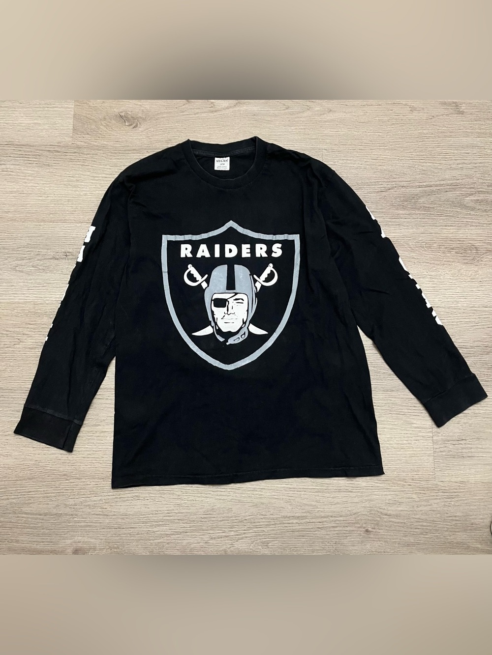 Velan Las Vegas Raiders Men’s Black Long Sleeve Graphic Tee Large